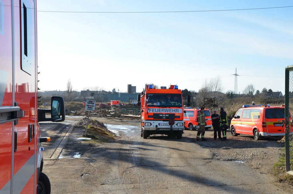 LKW umgestuerzt Kieswerk Harry Kloepferstr Im Feldrain P22.JPG